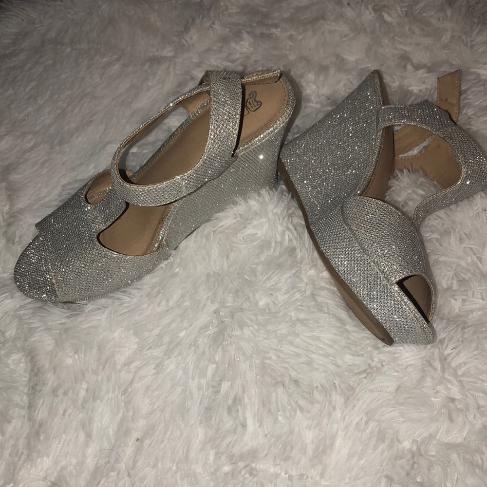NWOT silver prom heels